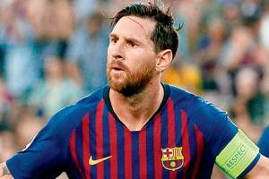 Lionel Messi returns to training after arm injury