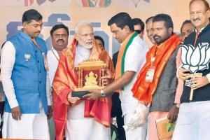 Narendra Modi:Family ruled parties TRS, Congress playing friendly match
