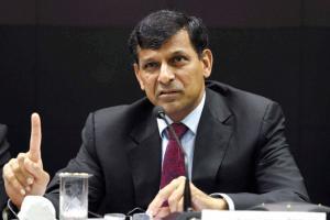 Rajan: RBI acts as seat belt for Govt; protects it in case of accident