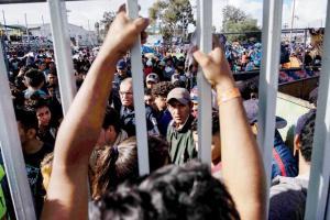 Migrants spend menacing Thanksgiving at US border