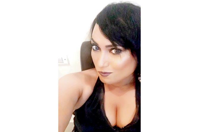 Debanjana Roy is a transwoman, waiting for her final surgery. She currently uses Happn and Tinder to date hetrosexual men