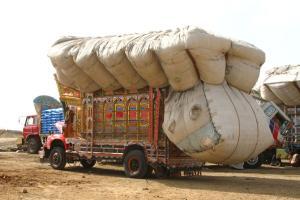 Three arrested for trying to flee with a loaded truck