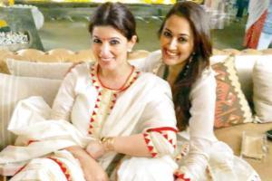 Twinkle Khanna and Gayatri Joshi twinning this festive season