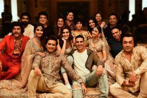 Housefull 4 team poses for a happy picture post wrap!