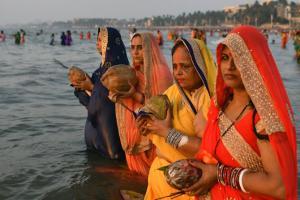 Four-day-long Chhath Puja concludes with oblation to rising sun