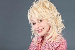 Dolly Parton wants to die on stage