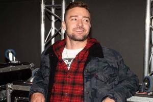 Justin Timberlake secretly signs copies of his autobiography