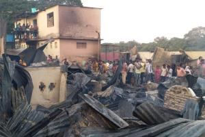 Massive fire in Pune's slum area destroys many houses, vehicles