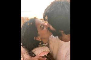 Mira Rajput shares a passionate kiss with Shahid Kapoor on Diwali