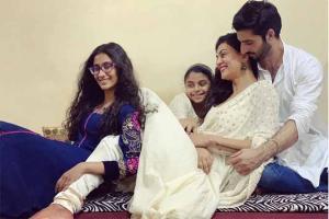 Adorbs! Sushmita enjoys Diwali with boyfriend Rohman and daughters