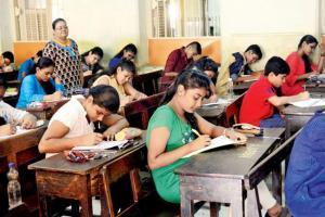 Mumbai: Bhavan's college BAF students get wrong exam paper