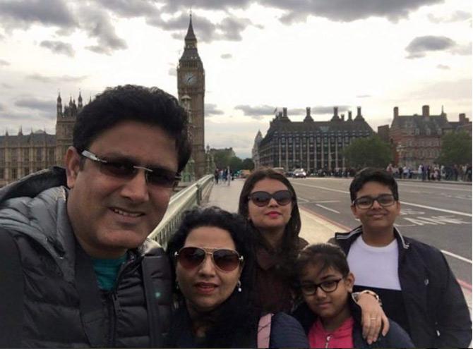 Anil Kumble is married to Chethana Kumble, and has two children   son Mayas Kumble and daughters Svasti Kumble and Aaruni Kumble.