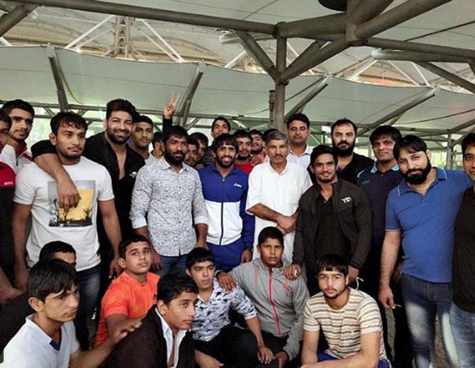 Yogeshwar Dutt posted this picture when Dutt and his friends went to recieve Bajrang Punia at the airport. Banjrang Punia arrived after winning a gold medal at the 2018 Asian Games.