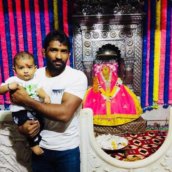 Yogeshwar Dutt posted this picture with his son, on the occasion of Durgashtami, he wrote, 'Best wishes to all on Durgashtami. Mother Durga fulfill all the wishes. Jai Mata Di'