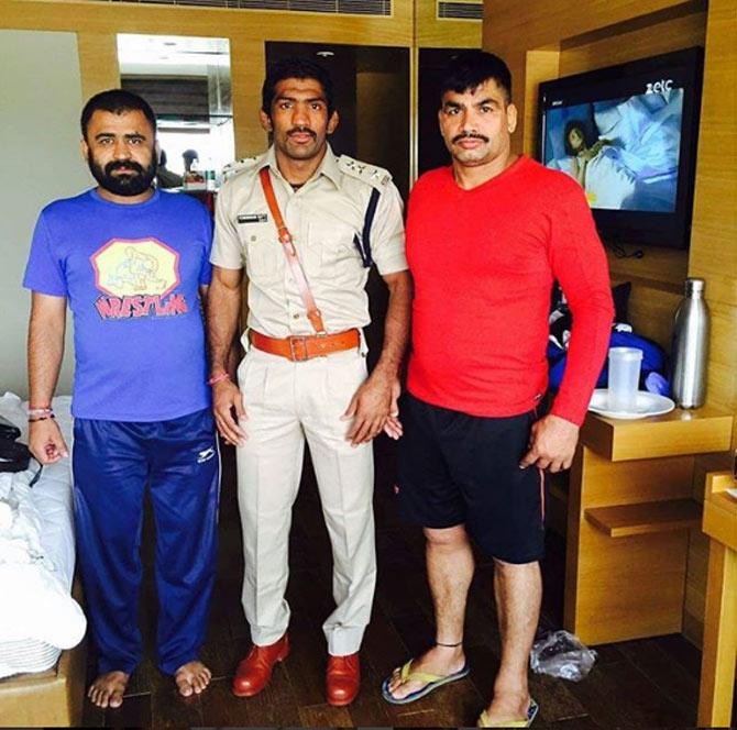 Yogeshwar Dutt is also a member of the police force. He posted this throwback picture when he was inducted in the police force.