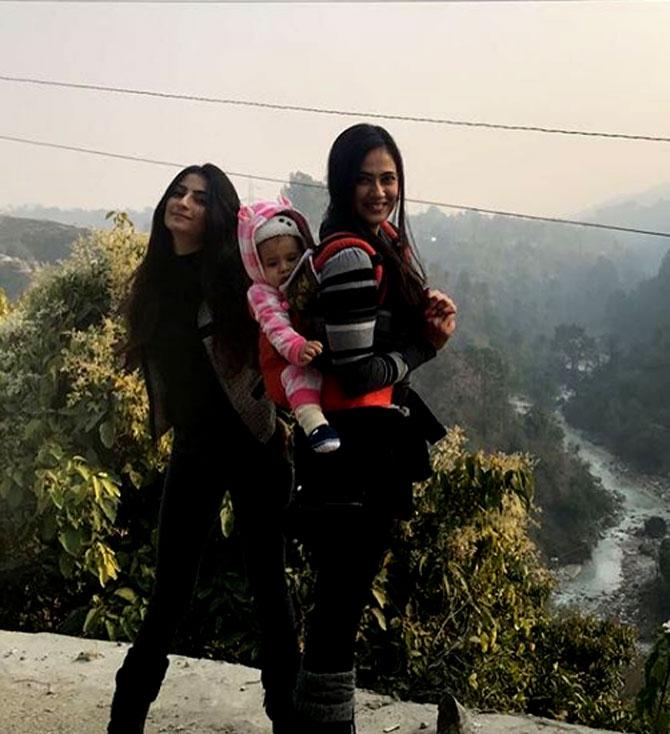 Shweta Tiwari is very active on Instagram, she has more than a million followers on the photo-sharing app. She keeps her fans up to date on her life with photos with her children and friends.