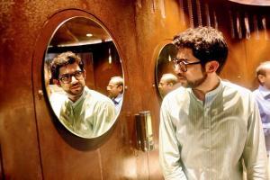Aaditya Thackeray inaugurates Rs 90 lakh toilet at Marine Drive!