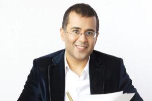Chetan Bhagat issues apology after his flirtatious chat goes viral