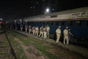 Mumbai police conducts raid to nab Nigerian drug peddlers in Byculla