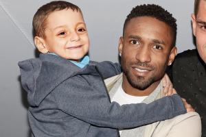 Defoe's special tribute to late best pal Lowery