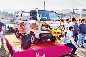 Mumbai: Member of Parliament buys ambulance for Diva station from fund