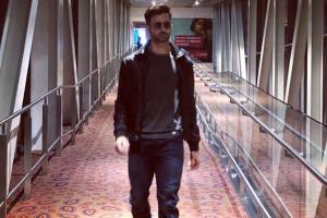 Hrithik Roshan dedicates his recent airport look to all the Paparazzi