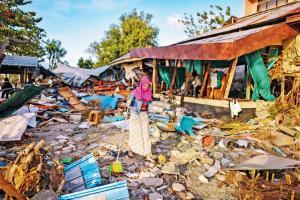 Death toll from Indonesia quake nears 2,000