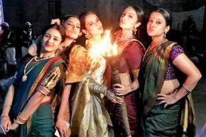 Manikarnika gang pout and pose to celebrate the teaser launch