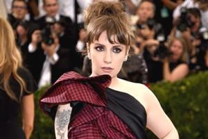 Lena Dunham suffering from severe pain