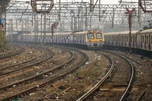 Man falls from train, railway personnel reach spot hours later