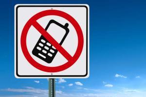 French schools, colleges advised to ban phones if necessary