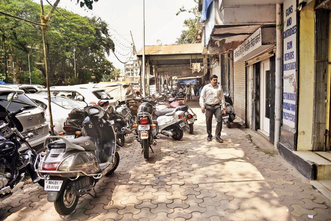 Two-wheelers brazenly parked on the footpath at Crawford Market. Pic/Pradeep Dhivar