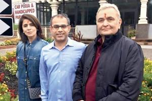 Rishi Kapoor and wife Neetu visit a temple in New York