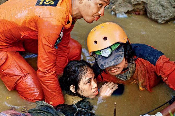 Rescuers evacuate an earthquake survivor
