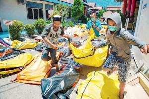 Indonesia Tsunami death toll rises to 832 and counting