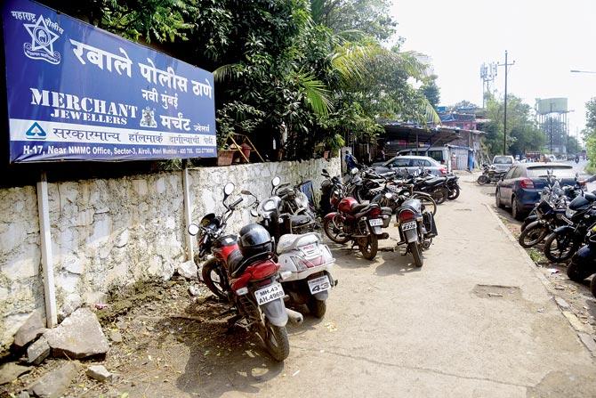 Vehicles parked on the footpath right outside Rabale Police station. Pic/Sameer Markande