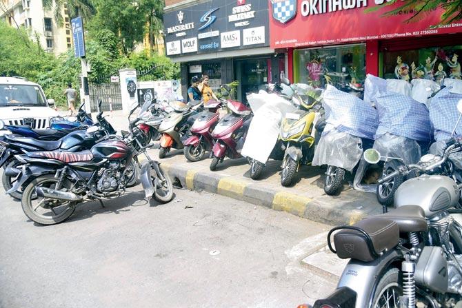 Outside Open House in Panchpakhadi, vehicles are parked right on the footpath. Pic/Sameer Markande