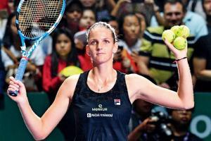 WTA Finals: No. 7 Pliskova stuns defending champion Wozniacki