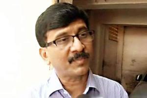 Sena MP Sanjay Raut fetes Hindutva lawyer Sanjeev Punalekar