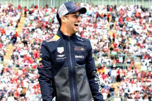 Daniel Ricciardo claims pole in Mexican Grand Prix