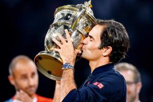 Roger Federer wins his 99th ATP tour title