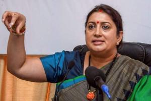 Smriti Irani urges labourers in carpet industry to educate their childr