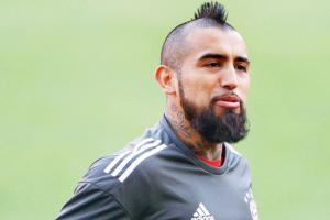 Barcelona's Arturo Vidal fined for nightclub row
