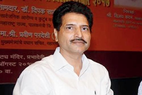 Vijay Kadam, Sena deputy leader and academy founder