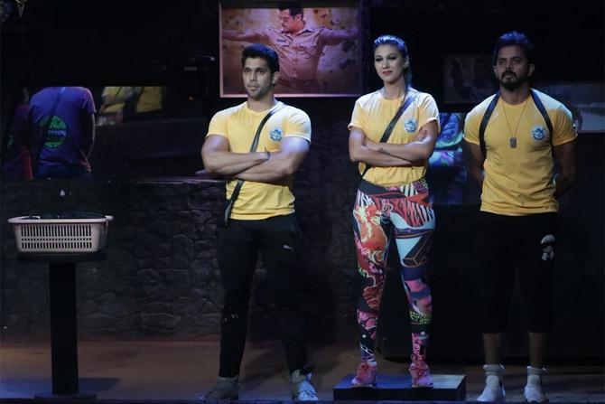 Bigg Boss 12 contestants performing the task