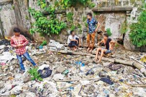 Mumbai: CR starts track clean-up to keep drug addicts at bay