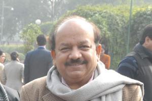 Minister Harsh Vardhan urges people to join fight against pollution