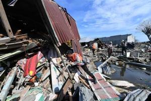 Indonesia's quake, tsunami reaches 1,571, search mission extended