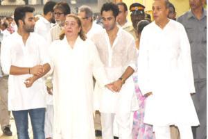 B-Town mourns death of 'First Lady of Hindi cinema' Krishna Raj Kapoor'