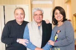 Rishi Kapoor is all smiles with Javed Akhtar